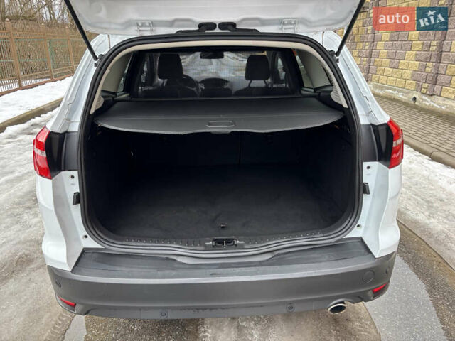 Белый Форд Фокус, объемом двигателя 2 л и пробегом 217 тыс. км за 9900 $, фото 11 на Automoto.ua