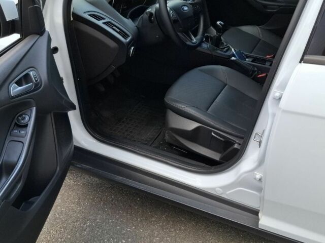 Белый Форд Фокус, объемом двигателя 1 л и пробегом 101 тыс. км за 6500 $, фото 8 на Automoto.ua