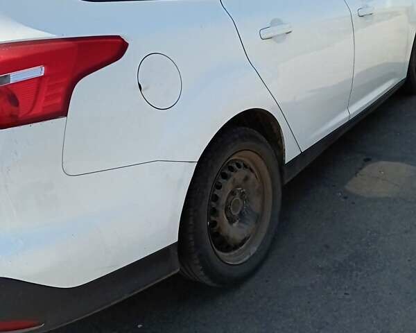 Белый Форд Фокус, объемом двигателя 1 л и пробегом 177 тыс. км за 7000 $, фото 15 на Automoto.ua