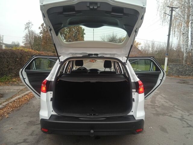 Белый Форд Фокус, объемом двигателя 1.5 л и пробегом 185 тыс. км за 8400 $, фото 18 на Automoto.ua