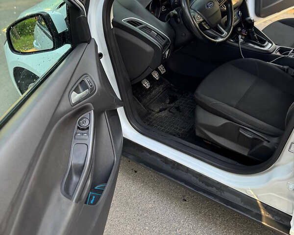 Белый Форд Фокус, объемом двигателя 1 л и пробегом 170 тыс. км за 7000 $, фото 11 на Automoto.ua