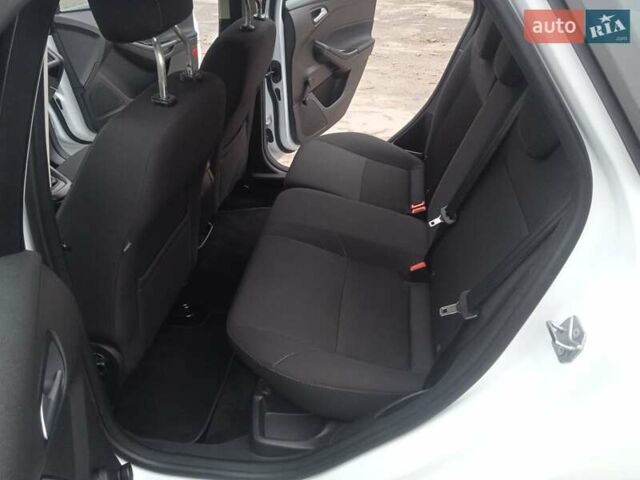 Білий Форд Фокус, об'ємом двигуна 1.6 л та пробігом 185 тис. км за 8400 $, фото 21 на Automoto.ua