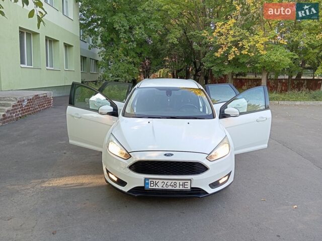 Белый Форд Фокус, объемом двигателя 1.5 л и пробегом 354 тыс. км за 7490 $, фото 1 на Automoto.ua