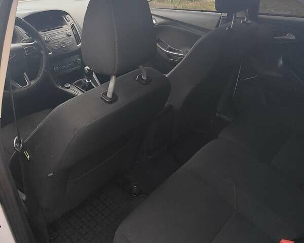 Форд Фокус 2016 в Умани на Automoto.ua Белый Форд Фокус, объемом двигателя 1.5 л и пробегом 285 тыс. км за 8450 $, фото 6 на Automoto.ua