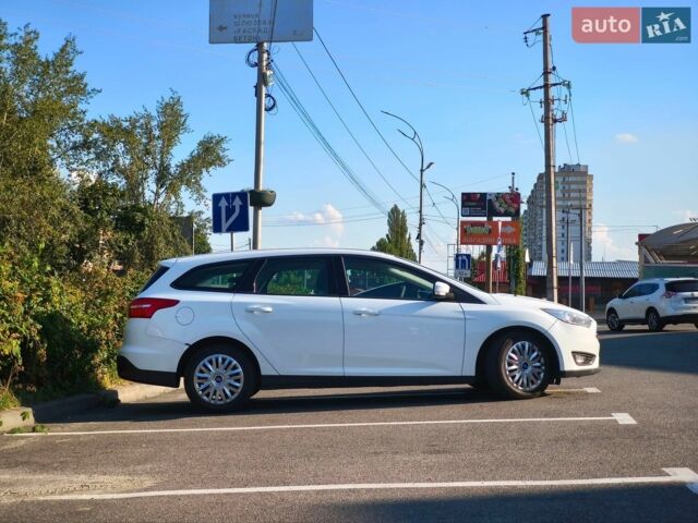 Белый Форд Фокус, объемом двигателя 1 л и пробегом 220 тыс. км за 5900 $, фото 4 на Automoto.ua