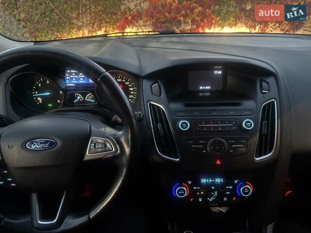 Білий Форд Фокус, об'ємом двигуна 1.5 л та пробігом 275 тис. км за 8500 $, фото 3 на Automoto.ua