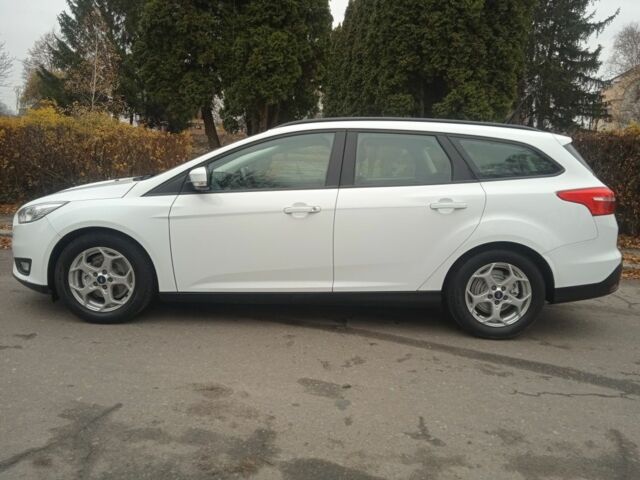 Белый Форд Фокус, объемом двигателя 1.5 л и пробегом 185 тыс. км за 8400 $, фото 2 на Automoto.ua