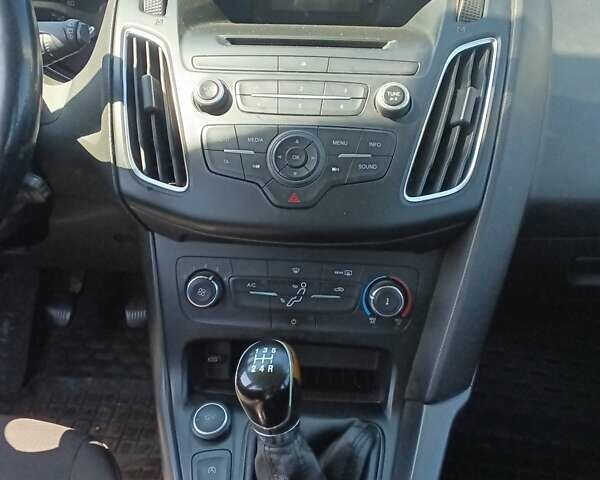 Белый Форд Фокус, объемом двигателя 1 л и пробегом 177 тыс. км за 7000 $, фото 12 на Automoto.ua