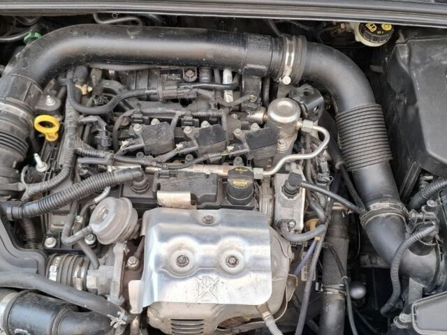 Белый Форд Фокус, объемом двигателя 1 л и пробегом 101 тыс. км за 6500 $, фото 4 на Automoto.ua