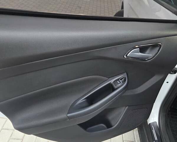 Форд Фокус 2016 в Теребовле на Automoto.ua Белый Форд Фокус, объемом двигателя 1.5 л и пробегом 224 тыс. км за 8000 $, фото 12 на Automoto.ua