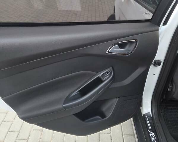 Форд Фокус 2016 в Теребовле на Automoto.ua Белый Форд Фокус, объемом двигателя 1.5 л и пробегом 224 тыс. км за 8000 $, фото 15 на Automoto.ua