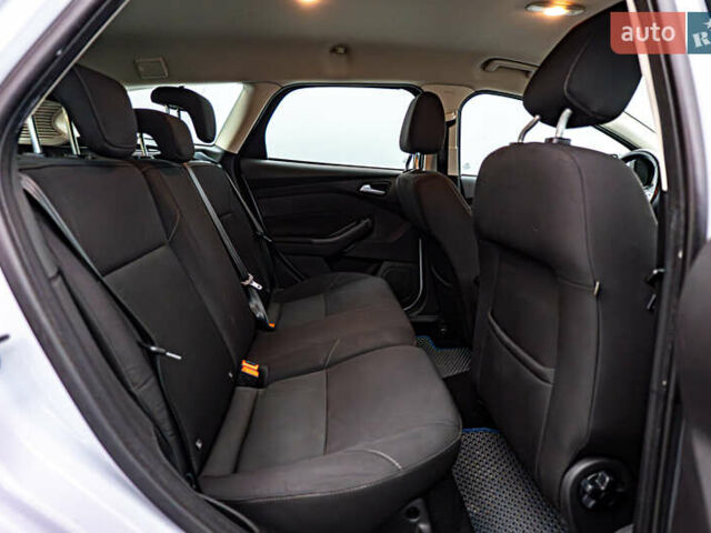 Белый Форд Фокус, объемом двигателя 1 л и пробегом 207 тыс. км за 8333 $, фото 17 на Automoto.ua