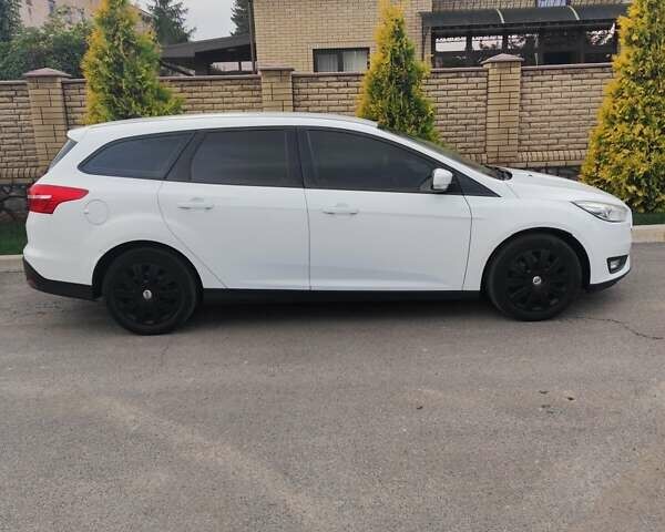 Форд Фокус 2016 в Умани на Automoto.ua Белый Форд Фокус, объемом двигателя 1.5 л и пробегом 285 тыс. км за 8450 $, фото 1 на Automoto.ua