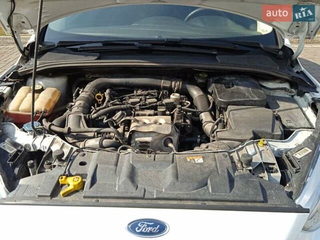 Белый Форд Фокус, объемом двигателя 1 л и пробегом 203 тыс. км за 6300 $, фото 5 на Automoto.ua