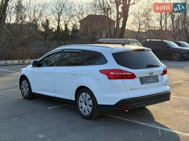 Белый Форд Фокус, объемом двигателя 1 л и пробегом 211 тыс. км за 6100 $, фото 4 на Automoto.ua