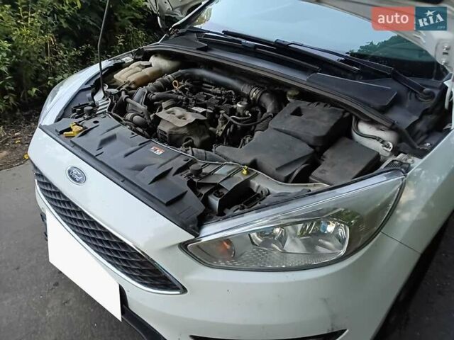 Белый Форд Фокус, объемом двигателя 1 л и пробегом 177 тыс. км за 7000 $, фото 6 на Automoto.ua