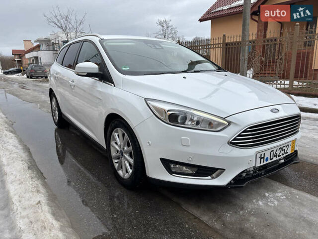 Белый Форд Фокус, объемом двигателя 2 л и пробегом 217 тыс. км за 9900 $, фото 1 на Automoto.ua