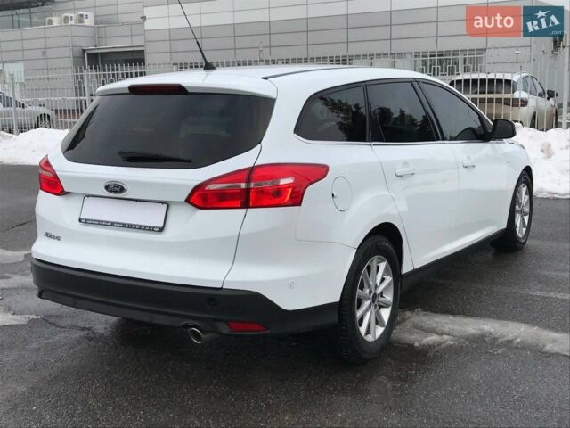 Белый Форд Фокус, объемом двигателя 2 л и пробегом 230 тыс. км за 9700 $, фото 3 на Automoto.ua