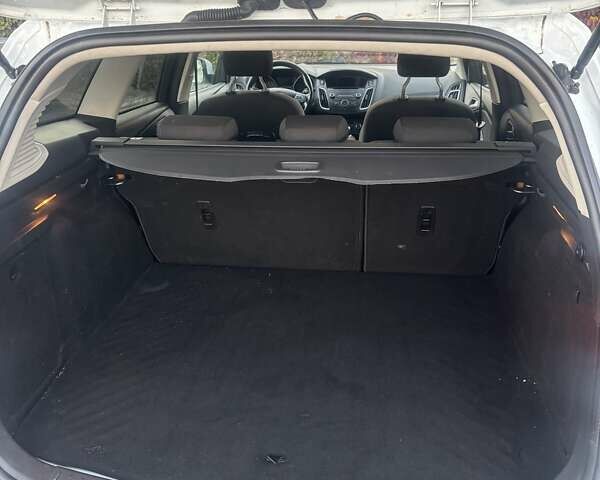 Білий Форд Фокус, об'ємом двигуна 1.5 л та пробігом 275 тис. км за 8500 $, фото 7 на Automoto.ua