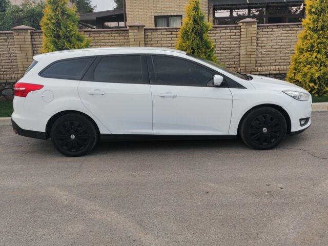 Белый Форд Фокус, объемом двигателя 1.5 л и пробегом 285 тыс. км за 8450 $, фото 2 на Automoto.ua