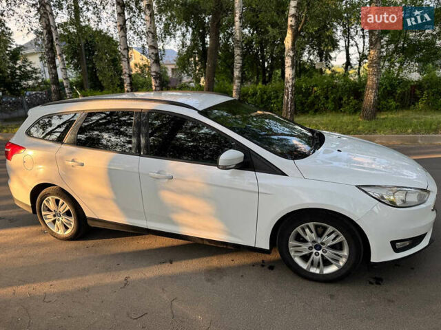 Белый Форд Фокус, объемом двигателя 1 л и пробегом 170 тыс. км за 7000 $, фото 5 на Automoto.ua