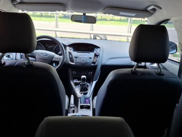 Белый Форд Фокус, объемом двигателя 1 л и пробегом 101 тыс. км за 6500 $, фото 5 на Automoto.ua