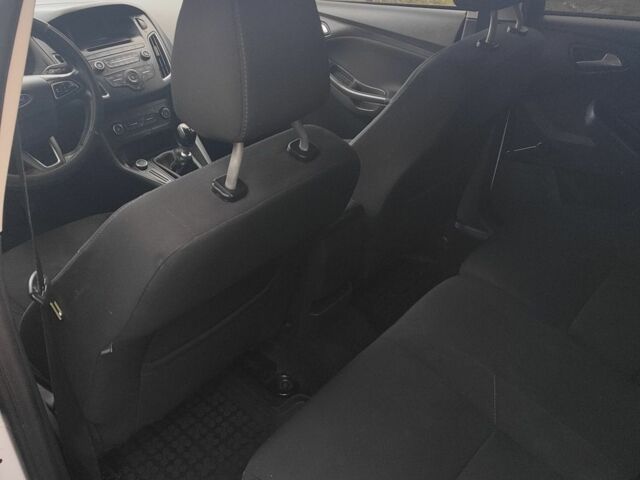 Белый Форд Фокус, объемом двигателя 1.5 л и пробегом 285 тыс. км за 8450 $, фото 7 на Automoto.ua