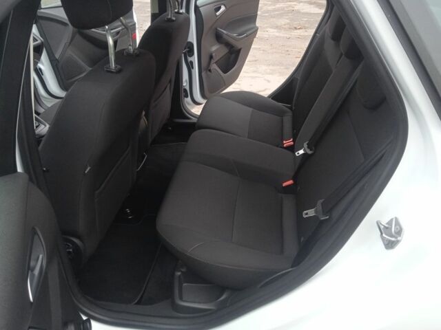 Белый Форд Фокус, объемом двигателя 1.5 л и пробегом 185 тыс. км за 8400 $, фото 19 на Automoto.ua