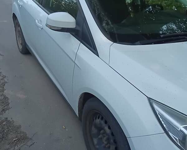 Белый Форд Фокус, объемом двигателя 1 л и пробегом 177 тыс. км за 7000 $, фото 8 на Automoto.ua