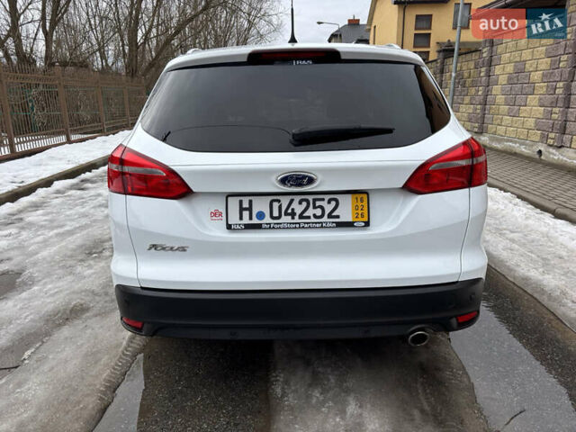 Белый Форд Фокус, объемом двигателя 2 л и пробегом 217 тыс. км за 9900 $, фото 7 на Automoto.ua