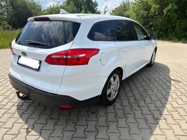Белый Форд Фокус, объемом двигателя 1.6 л и пробегом 270 тыс. км за 4802 $, фото 2 на Automoto.ua