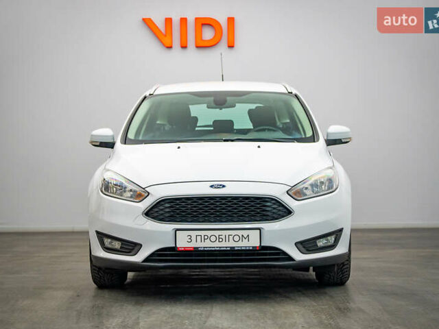 Белый Форд Фокус, объемом двигателя 1 л и пробегом 207 тыс. км за 8333 $, фото 4 на Automoto.ua