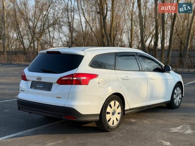 Белый Форд Фокус, объемом двигателя 1 л и пробегом 211 тыс. км за 6100 $, фото 6 на Automoto.ua