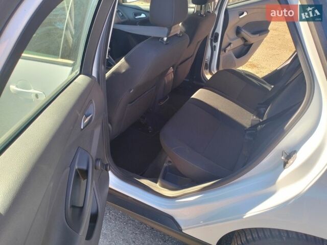 Белый Форд Фокус, объемом двигателя 1.5 л и пробегом 241 тыс. км за 8399 $, фото 29 на Automoto.ua