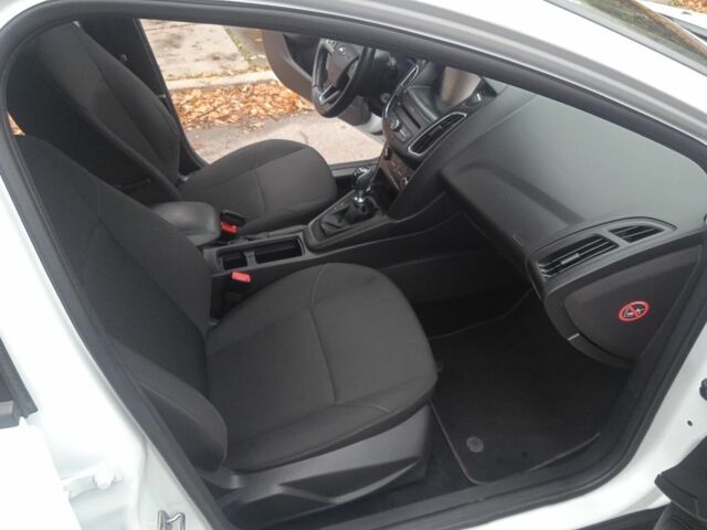 Белый Форд Фокус, объемом двигателя 1.5 л и пробегом 185 тыс. км за 8400 $, фото 14 на Automoto.ua