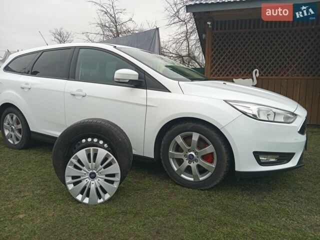 Белый Форд Фокус, объемом двигателя 2 л и пробегом 206 тыс. км за 9300 $, фото 8 на Automoto.ua