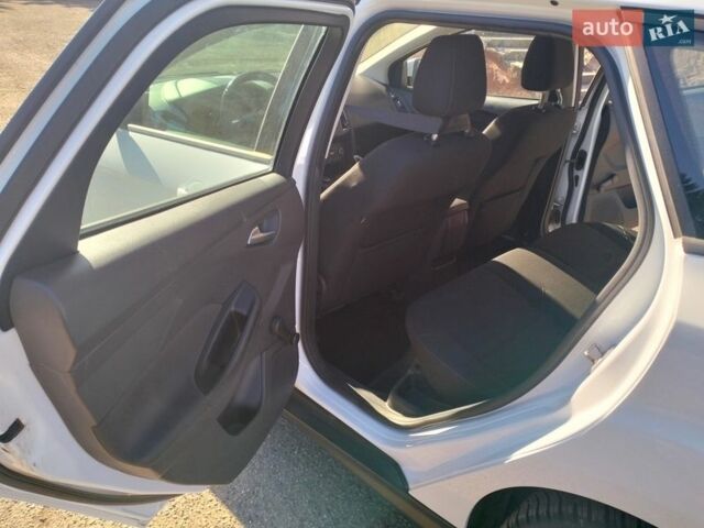 Белый Форд Фокус, объемом двигателя 1.5 л и пробегом 241 тыс. км за 8399 $, фото 31 на Automoto.ua