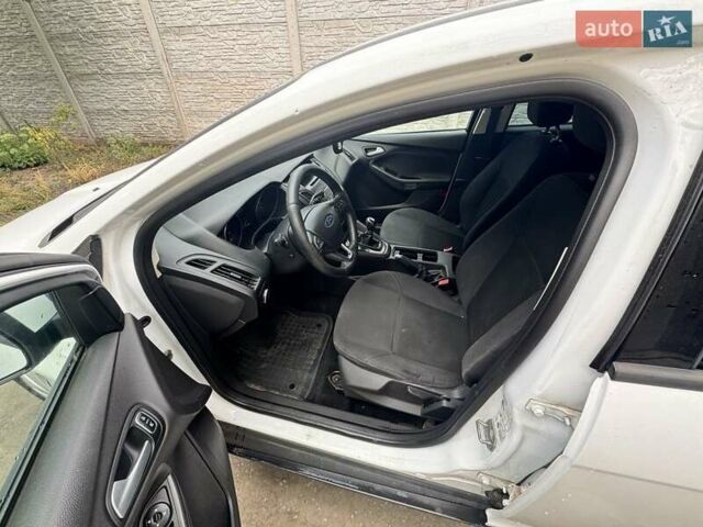 Білий Форд Фокус, об'ємом двигуна 1 л та пробігом 100 тис. км за 5500 $, фото 5 на Automoto.ua