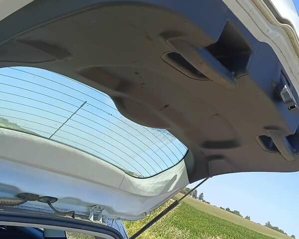 Белый Форд Фокус, объемом двигателя 1 л и пробегом 177 тыс. км за 7000 $, фото 13 на Automoto.ua