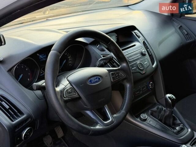 Белый Форд Фокус, объемом двигателя 1 л и пробегом 211 тыс. км за 6100 $, фото 12 на Automoto.ua