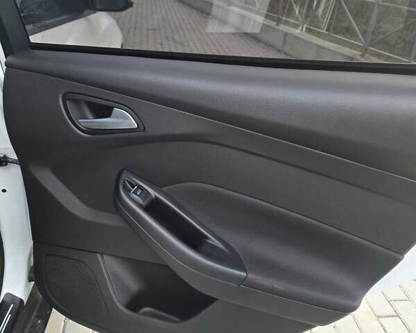 Форд Фокус 2016 в Теребовле на Automoto.ua Белый Форд Фокус, объемом двигателя 1.5 л и пробегом 224 тыс. км за 8000 $, фото 17 на Automoto.ua