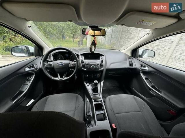 Білий Форд Фокус, об'ємом двигуна 1 л та пробігом 100 тис. км за 5500 $, фото 4 на Automoto.ua