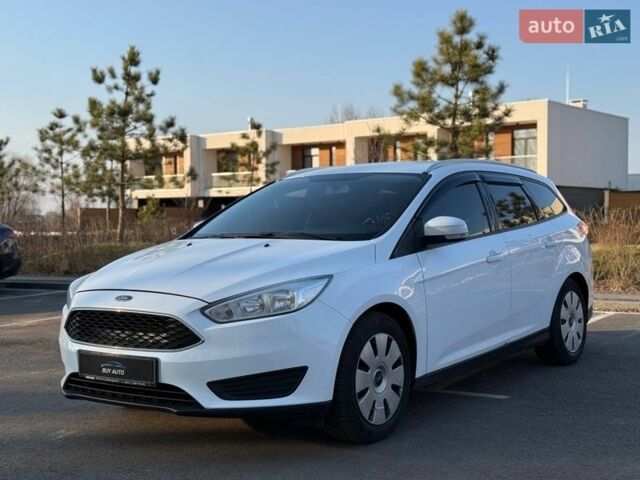 Белый Форд Фокус, объемом двигателя 1 л и пробегом 211 тыс. км за 6100 $, фото 2 на Automoto.ua