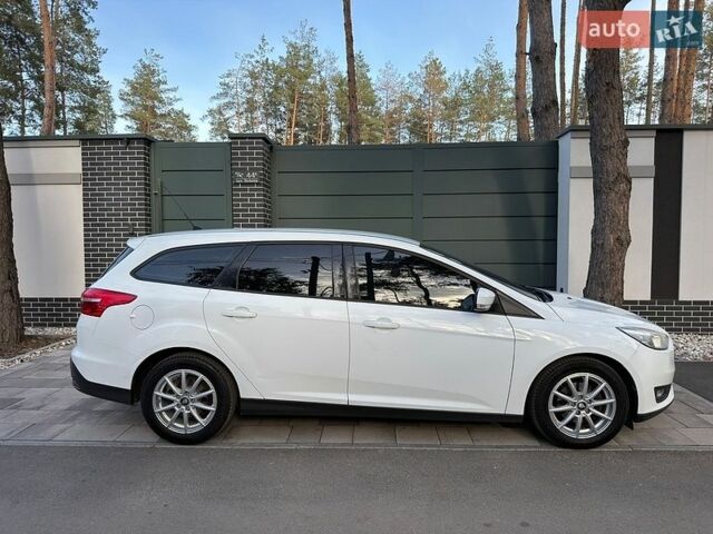 Белый Форд Фокус, объемом двигателя 1 л и пробегом 190 тыс. км за 5790 $, фото 5 на Automoto.ua