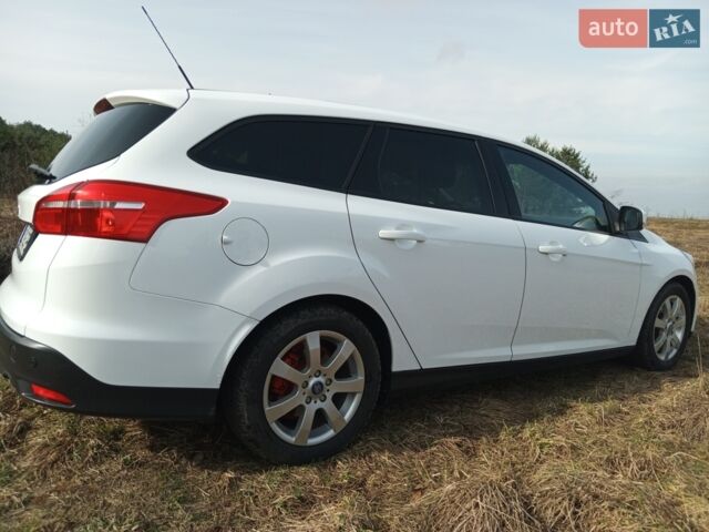 Белый Форд Фокус, объемом двигателя 2 л и пробегом 206 тыс. км за 9500 $, фото 6 на Automoto.ua