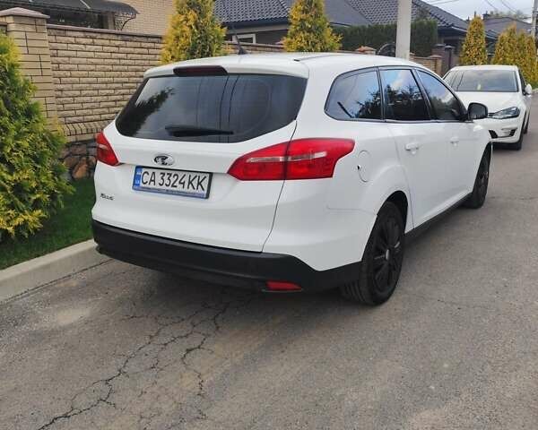 Форд Фокус 2016 в Умани на Automoto.ua Белый Форд Фокус, объемом двигателя 1.5 л и пробегом 285 тыс. км за 8450 $, фото 2 на Automoto.ua