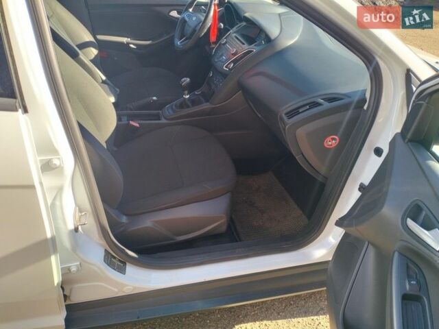 Белый Форд Фокус, объемом двигателя 1.5 л и пробегом 241 тыс. км за 8399 $, фото 26 на Automoto.ua