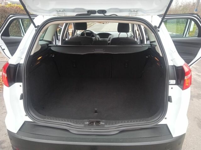 Белый Форд Фокус, объемом двигателя 1.5 л и пробегом 185 тыс. км за 8400 $, фото 17 на Automoto.ua