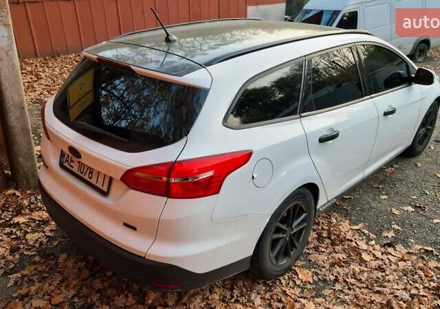 Белый Форд Фокус, объемом двигателя 1 л и пробегом 75 тыс. км за 11600 $, фото 7 на Automoto.ua