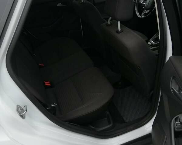 Белый Форд Фокус, объемом двигателя 2 л и пробегом 260 тыс. км за 14300 $, фото 11 на Automoto.ua